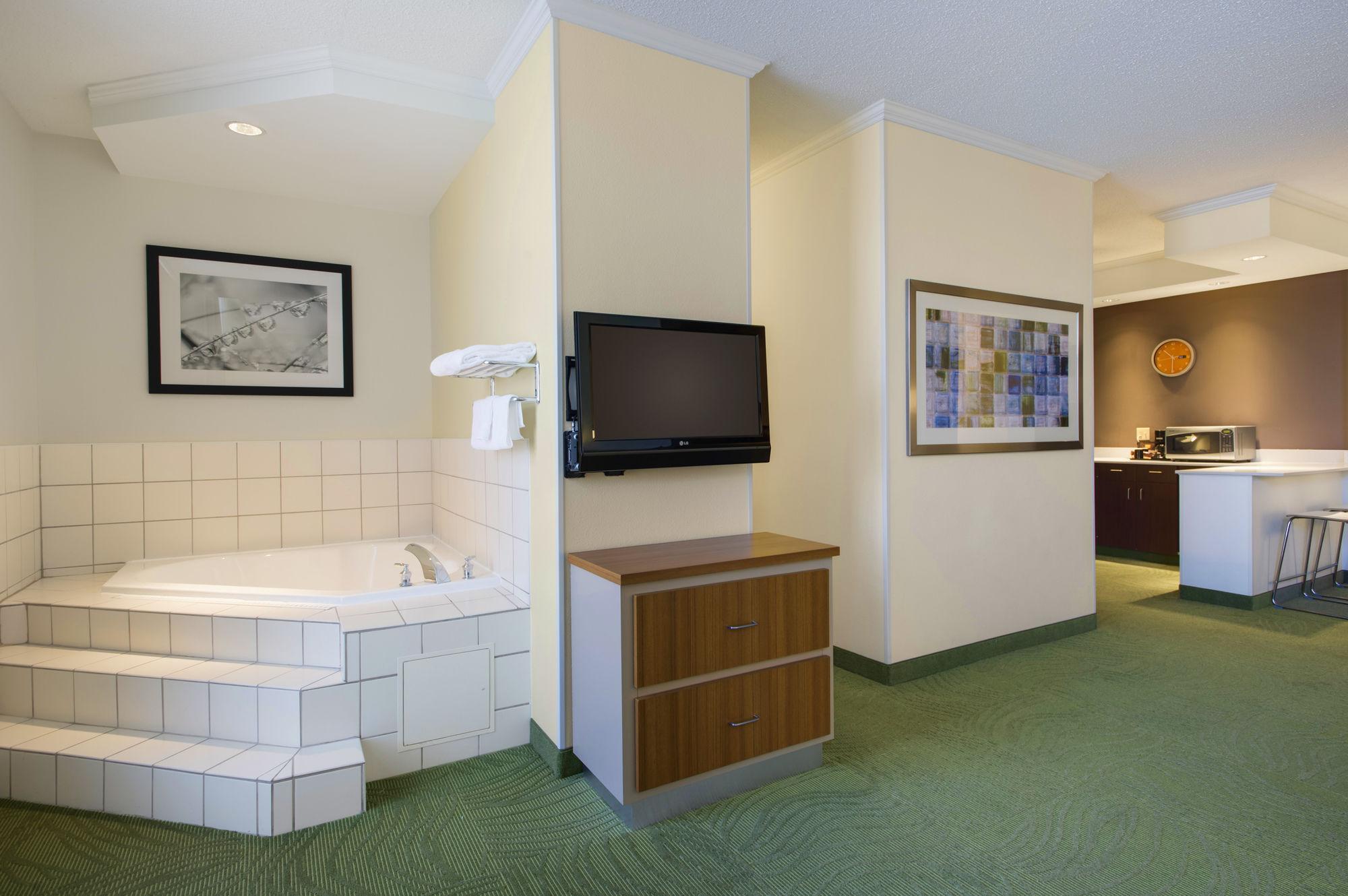 สปริงฮิลล์ สวีท ลอว์เรนซ์ ดาวน์ทาวน์ Hotel ภายนอก รูปภาพ