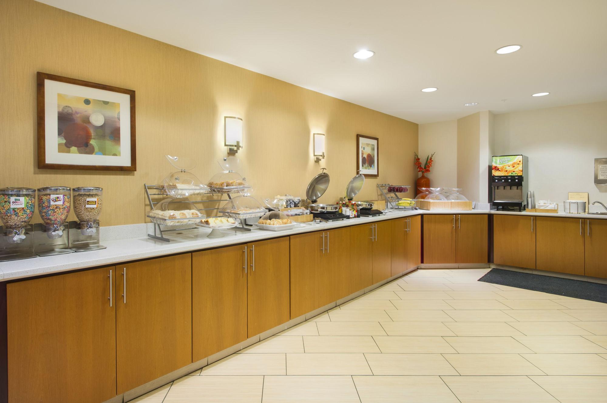 สปริงฮิลล์ สวีท ลอว์เรนซ์ ดาวน์ทาวน์ Hotel ภายนอก รูปภาพ