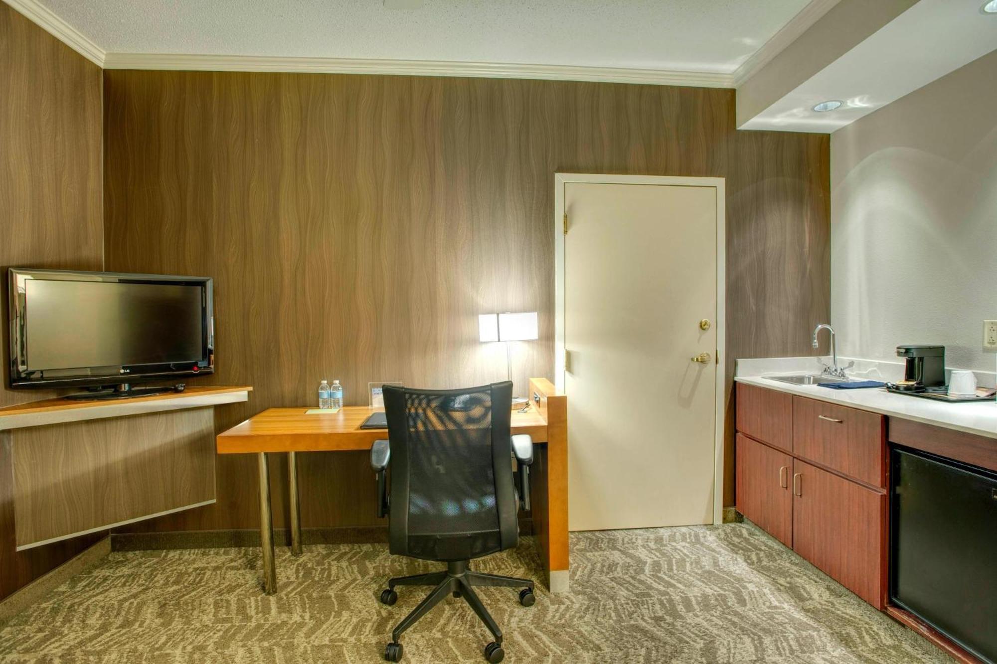 สปริงฮิลล์ สวีท ลอว์เรนซ์ ดาวน์ทาวน์ Hotel ภายนอก รูปภาพ