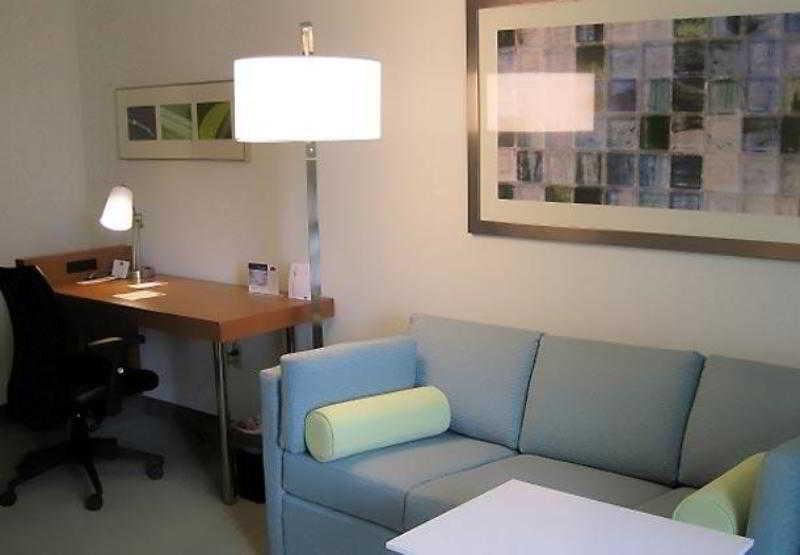 สปริงฮิลล์ สวีท ลอว์เรนซ์ ดาวน์ทาวน์ Hotel ภายนอก รูปภาพ