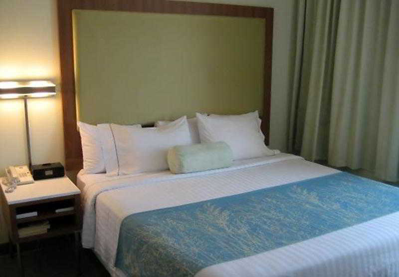 สปริงฮิลล์ สวีท ลอว์เรนซ์ ดาวน์ทาวน์ Hotel ภายนอก รูปภาพ